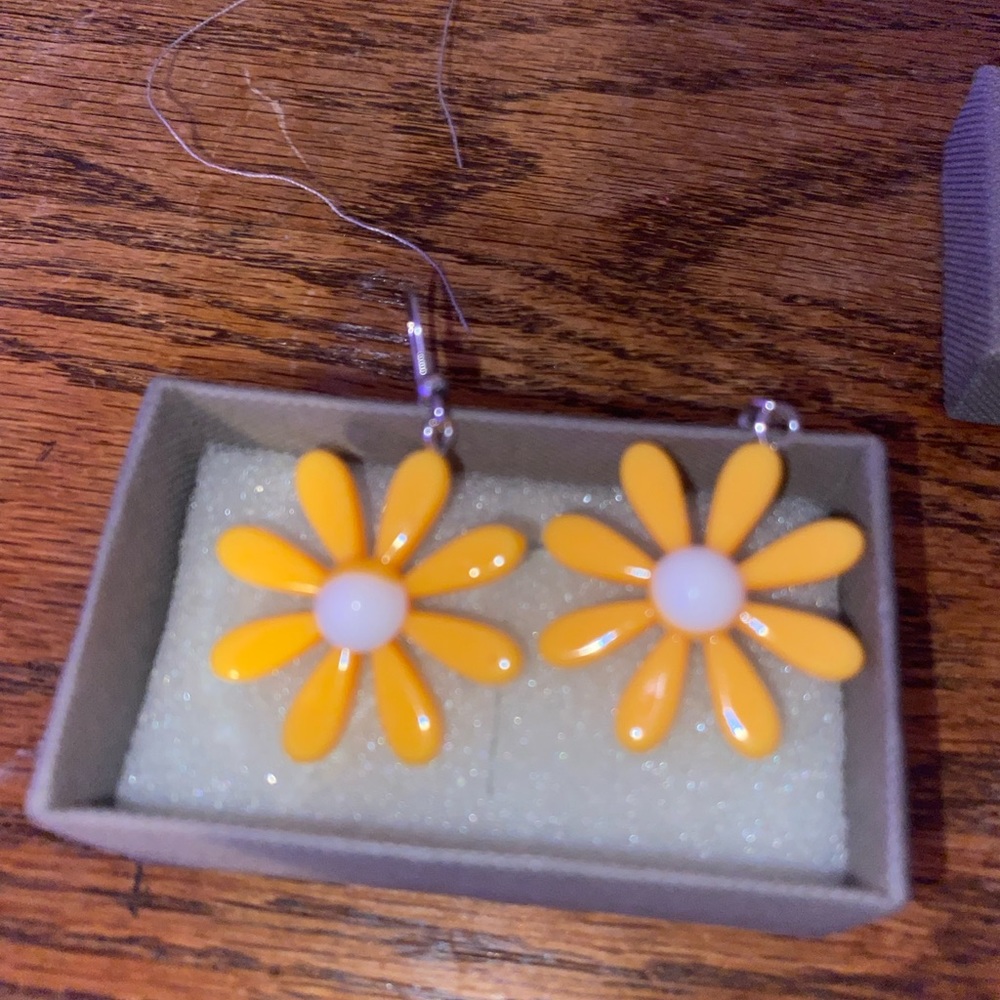 SHIEN DANGLE EARRINGS